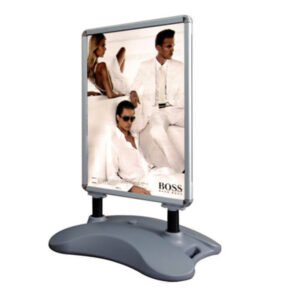 A stalak sa vodenom bazom